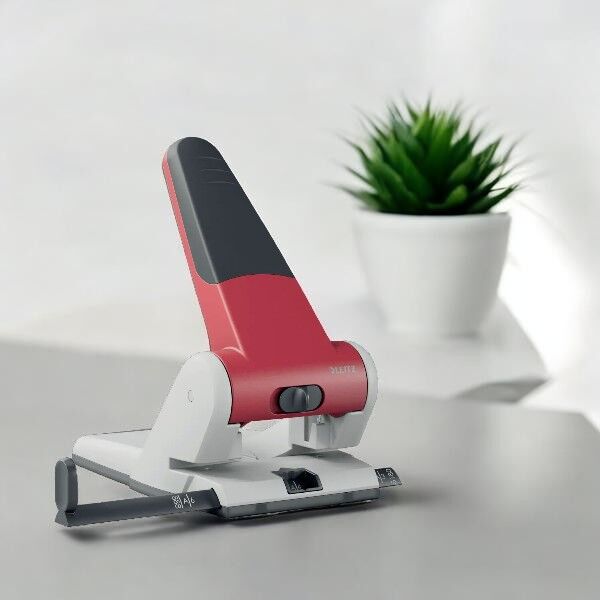 Leitz 65 Sayfa Kapasiteli Delgeç -  Kırmızı